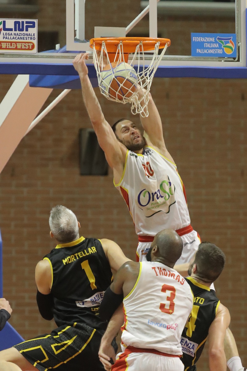 LNP serie A2 ventitreesima giornata.  OraSì Basket Ravenna - Allianz San Severo.
